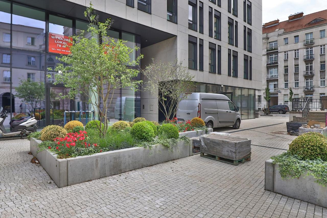 Moderna Luxury With Parking In By Renters