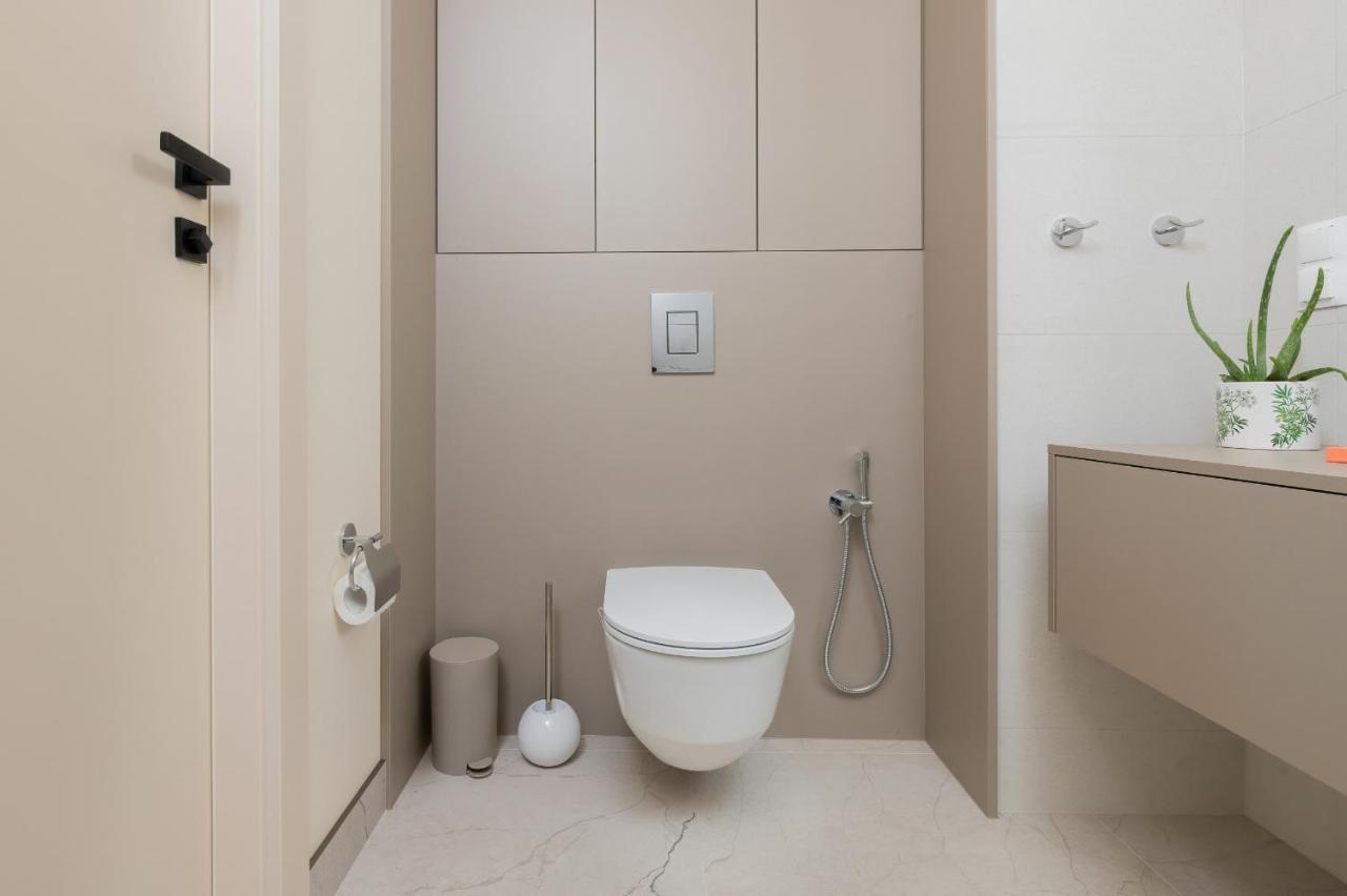 Apartment Moderna Luxury With Parking In By Renters