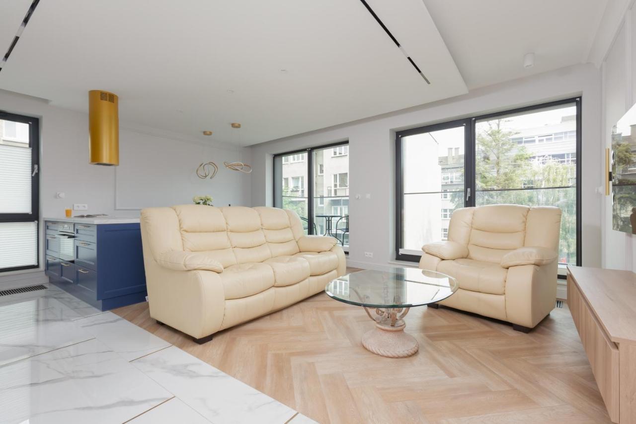 Moderna Luxury With Parking In By Renters