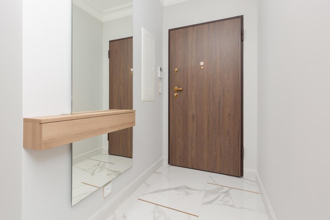 Moderna Luxury With Parking In By Renters *