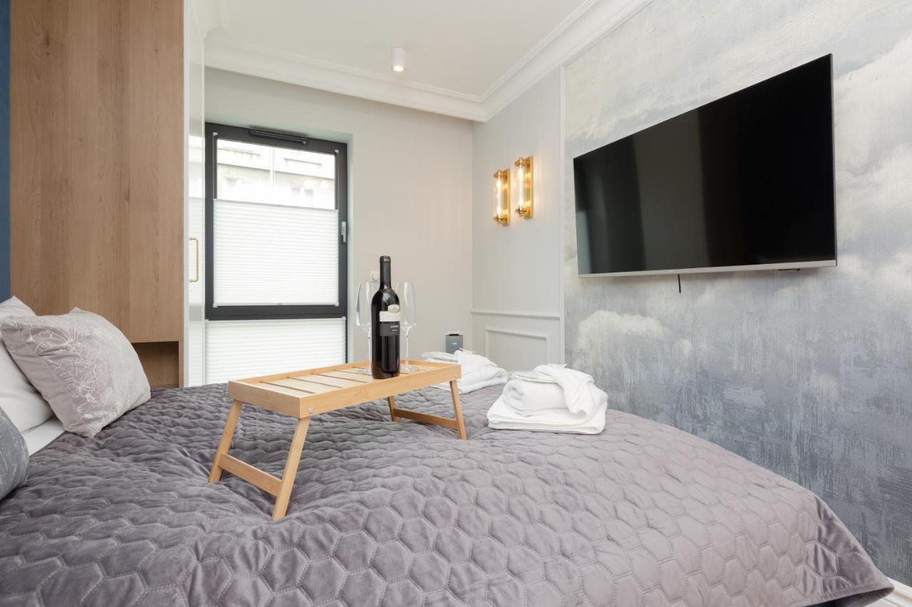 Moderna Luxury With Parking In By Renters *