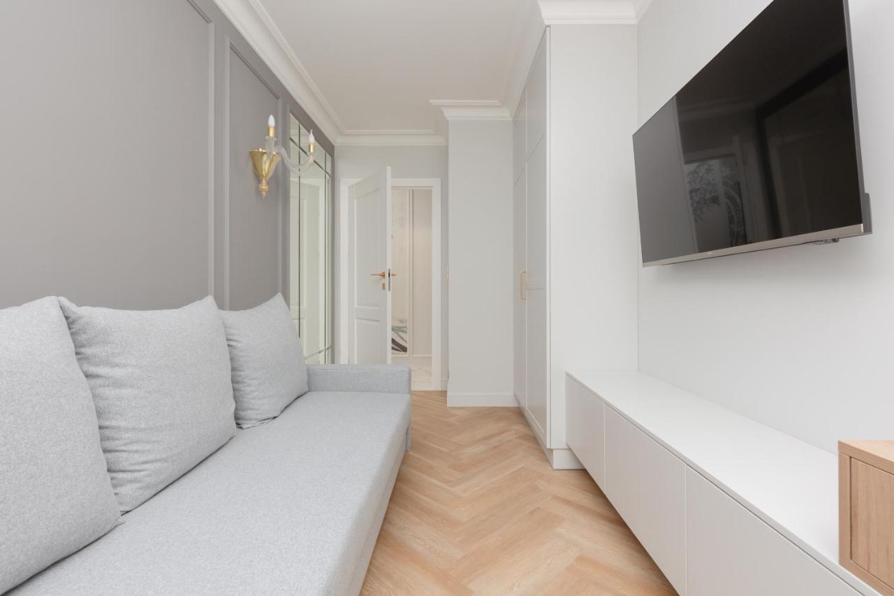 Moderna Luxury With Parking In By Renters